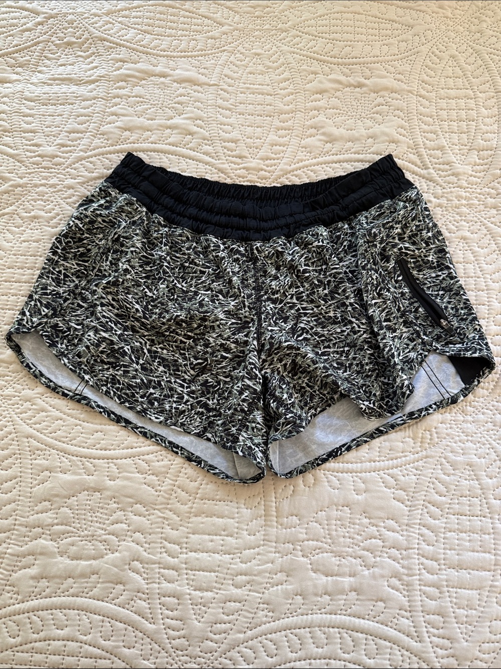 Women’s Lululemon Black & White Performance Running Shorts 3 1/2” inseam